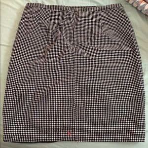 Black and white pencil skirt